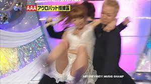 TVで宇野実彩子がダンス中にピンクのパンツを晒すwww : エロキャプちゃんねる