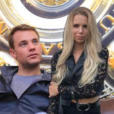 Manuel peter neuer (german pronunciation: Neuer 34 Nistet Sich Mit Anika 19 In Traumhaus Ein Blick