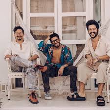 He has a sister named manuela. Camilo Echeverry Expone A Mau Y Ricky Montaner Con Esta Foto Xoxo News Celebs