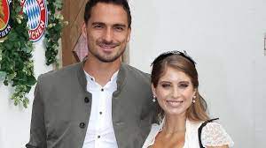 Immer wieder flammen gerüchte um eine trennung von mats hummels und seiner frau cathy hummels * auf. Cathy Und Mats Hummels Ihr Sohn Ludwig Leidet Unter Asthma