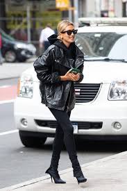 Wanna keep your edge but soften it up a bit? 15 Oversized Leather Jacket Outfits For Fall Styleoholic