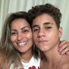 Dos meninos, lucas era o filho mais novo da artista (ela ainda é mãe de bruno, de 20 anos, e de maria flor, de 10). Piiggt Tf0wr2m