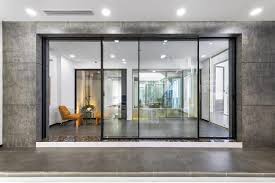 TOP 3 CƠ SỞ THI CÔNG NHÔM KÍNH CHẤT LƯỢNG TẠI HÓC MÔN