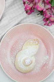 Osterhasen Aus Hefeteig Mit Schmand Tulpentag Schnelle Rezepte Hefeteig Susse Backerei Rezepte Mit Hefeteig