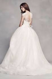 Depending on your body type, venue of your wedding, activities of the day and, most importantly, your preference, you can choose the gown of your dreams. Uk Size 14 Vera Wang Ball Gown White By Vera Wang Gorgeous Wedding Dress Ebay