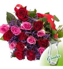 Rosa Und Rote Rosen Fur Geburtstagsanlasse Geburtstag Blumen Schone Blumenstrausse Valentinstag Blumen