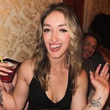 Emily Robillard (@emilyyy_vee) • Instagram photos and videos