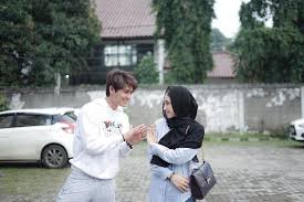 Selasa (23/2/2021) kemarin, wanita 18 tahun ini resmi menggelar pertunangannya dengan denny. Review Terbaru Zara Jkt48 Mantan Rizky Billar