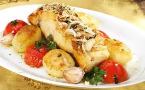 Segundo a tradição portuguesa, a consoada consiste principalmente em bacalhau cozido, seguido dos doces, como aletria, rabanadas, filhoses e outros doces. Bacalhau A Mesa Na Consoada Receita De Bacalhau Assado Nova Gente