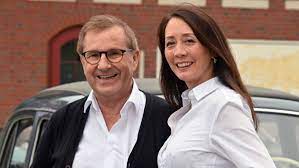 Browse 1,192 jan hofer stock photos and images available, or start a new search to explore more stock. Jan Hofer Frau 4 Kinder So Lebt Mr Tagesschau Privat Intouch