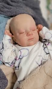 Deena Collins's Instagram, Twitter & Facebook