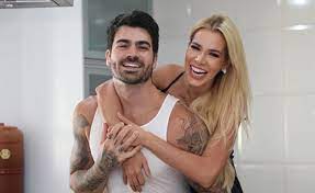 Adriana sant'anna e rodrigão estão curtindo férias em cancún, no méxico, em hotel luxuoso. Ex Bbb Rodrigao Posta Foto Beijando Adriana Sant Anna E Encanta Fas