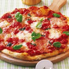 Italienischer Klassiker Pizza Margherita Rezept Rezept In 2020 Pizza Margherita Rezepte Italienische Rezepte