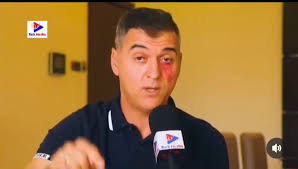 Kocha wa makipa wa Simba Daniel Cadena anasema Simba wanatakiwa waanze  upyaa kabisa ,wafagie watu alafu wapewe watu ambao ni professional siyo  kujuana . Anasema watu wamekaa muda sasa wanafanya vitu kwa