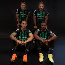 Maglia che riprende la pennellata della tazze personalizzate pordenone calcio. Maglie Pordenone 2020 2021 La Stagione Del Centenario