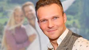 Ballroom dancer, car guy watch the latest video from vadim.garbuzov (@vadim_garbuzov). Let S Dance Profi Vadim Garbuzov Nach Dem Liebes Aus Mit Kathrin Menzinger Mit Ihr Fand Er Sein Gluck Bunte De
