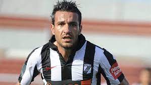 يذكر أن علي معلول غادر الصفاقسي موسم 2016 متجهًا نحو الأهلي، بعد أن حقق كأس الاتحاد الإفريقي والبطولة التونسية مع فريق عاصمة الجنوب. Ø§Ù„ØµÙØ§Ù‚Ø³ÙŠ ÙŠÙ‡Ø§Ø¬Ù… Ø§Ù„Ø£Ù‡Ù„ÙŠ ÙÙŠ Ø¨ÙŠØ§Ù† Ø±Ø³Ù…ÙŠ Ø¨Ø³Ø¨Ø¨ Ø¹Ù„ÙŠ Ù…Ø¹Ù„ÙˆÙ„ Ø¨ÙˆØ§Ø¨Ø© Ø§Ù„Ø´Ø±ÙˆÙ‚