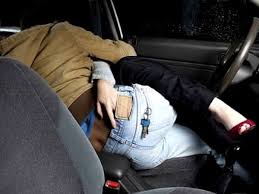 Casal deixa carro cair no rio enquanto fazia sexo dentro do veículo -  alfinetei.com.br