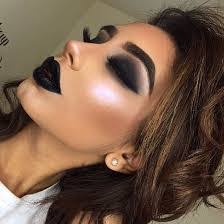 Clarissa Stout's Instagram, Twitter & Facebook