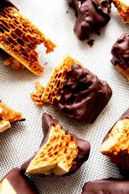 This Easy Honeycomb Recipe Makes The Best Caramel Toffee Candy That Can Be Coated In Chocolate To Taste Just Like Cadbu Honeycomb Recipe Recipes Caramel Toffee