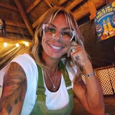 Southern Comfort RV Tiki Bar updated their profile picture.