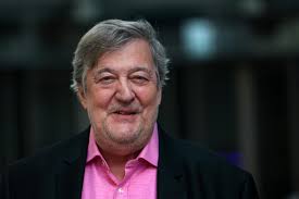 Stephen Fry hoorde zijn eigen stem een tekst voorlezen die hij nog nooit  heeft gezien