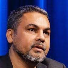 Rosalyn Clare (@rosalynclare)