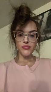 Samantha Barbara's Instagram, Twitter & Facebook