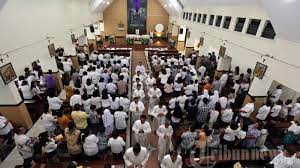 Siaran live streaming pekan suci tersebut bisa dilihat melalui komsos katedral jakarta, tvri dan rri. Jadwal Live Streaming Misa Kamis Putih 9 April 2020 Di Gereja Katolik Surabaya Mulai Jam 6 Sore Halaman All Surya Malang