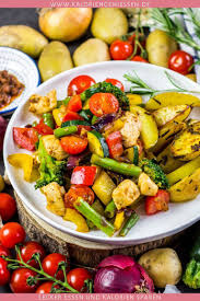 Italienische Gemusepfanne Mit Hahnchen Und Rosmarinkartoffeln Gesund Und Super Sattigend Kalorien Geniessen Rezept Rosmarinkartoffeln Gemusepfanne Rezept Einfache Gerichte