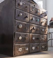 La Deco A Petit Prix Le Cahier Idee De Decoration Decorations Faciles Boutons De Commode