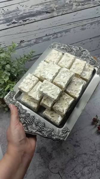 تمام سفارش‌هایی که دارید داخلش گز هست😄🙃, گز سوپر ویژه ی گردویی بدون شکر که با شیره 🍇 و مغز ۷۰ درصد تهیه شده خیلی خاطرخواه داره, قسم می خورم هیچ جای ایران قیمت من بهتون این محصول رو نمیده🤚😌, بسته بندی ...