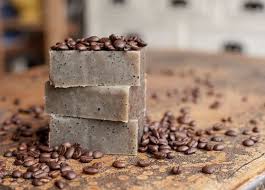 15 Idees Geniales Pour Recycler Le Marc De Cafe Astuces De Grand Mere Recettes De Savon Maison Recettes De Savon Savon Cafe