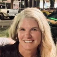 100+ ملفًا شخصيًا يحتوي على “Leora”