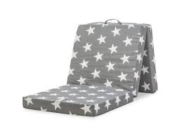 Sie Bekommen Spontan Ubernachtungsgaste Die Faltmatratze Stars Hilft Hier Aus Weich Und Einfach Auszuklappen Sieht Die Matratz Faltmatratze Matratze Sofaecke