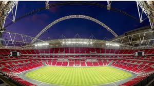 Със своите 90 000 седящи места стадионът е вторият по големина. London Stadion Uembli Turnavigator