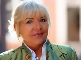 Klaus-Peter Wolf feiert 70. Geburtstag: Fans gratulieren ihm auf besondere  Weise