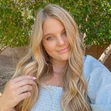 Michelle Teeter's Instagram, Twitter & Facebook