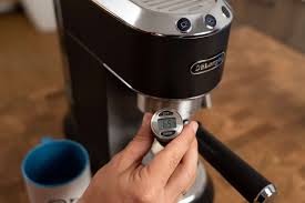 While the flavor of the espresso it produces might seem a bit lacking to the coffee connoisseurs. Delonghi Dedica Ec685 Bk Espresso Machine 2021
