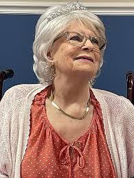 Vivian Mullins's Instagram, Twitter & Facebook