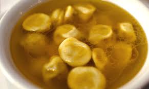 Gli anolini sono una tipologia di pasta all'uovo ripiena la cui origine viene contesa fra piacenza e parma. Anolini L Antica Pasta Ripiena Amata Da Re E Papi