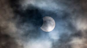 A stunning partial solar eclipse was visible over new york city and other parts of the us east coast this morning as the celestial event made the sun appear as a crescent. Bowgu6khgoxv1m
