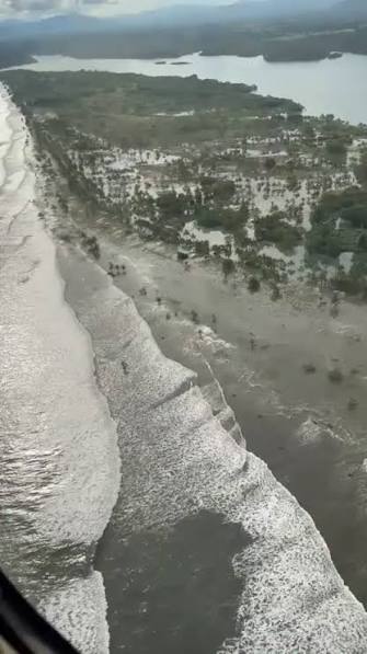 Gobierno evalúa reubicar a familias de Isla Cañas tras inundaciones por mareas