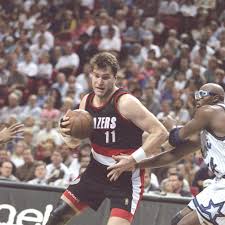 He's averaging 17.3 points, 8.8 rebounds and 7.5 rebounds while shooting 51 percent from the field over his last six games. Smith Arvydas Sabonis The Original Unicorn Blazer S Edge