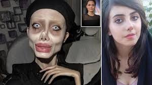 وتتشابه أنجلينا ومارا إلى حد كبير، بالعيون الكبيرة الزرقاء المائلة إلى الخضرة، والرموش الطويلة المغطاة بالمسكرة، والشفاه الكبيرة. Ù…Ø§ Ø­Ù‚ÙŠÙ‚Ø© Ø¥ØµØ§Ø¨Ø© Ø£Ù†Ø¬Ù„ÙŠÙ†Ø§ Ø¬ÙˆÙ„ÙŠ Ø§Ù„Ø¥ÙŠØ±Ø§Ù†ÙŠØ© Ø¯Ø§Ø®Ù„ Ø³Ø¬Ù†Ù‡Ø§ Ø¨ÙÙŠØ±ÙˆØ³ ÙƒÙˆØ±ÙˆÙ†Ø§ Ø§Ù„Ø¨ÙˆØ§Ø¨Ø©