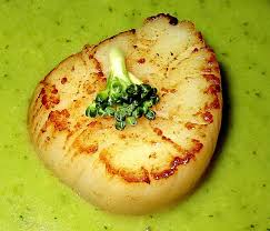 Une Tres Belle Et Succulente Entree Pour Un Repas De Fete Ingredients Pour 4 Entrees 4 Coquilles St Jacques Fraiches Noix De St Jacques Brocoli Noix