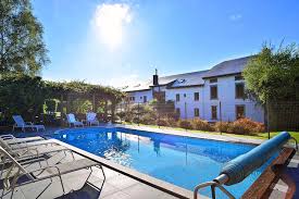 vakantiehuis in houffalize met zwembad in ardennen rustig gelegen vakantiehuis met prive zwembad in de ardennen deze voormalige boerd zwembad tuin zwembaden