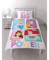 This Reversible Disney Princess Brave Single Duvet Set Features Princesses Cinderella Ariel Belle And Rapu Quilt Cover Sets Disney Princess Quilt Quilt Cover