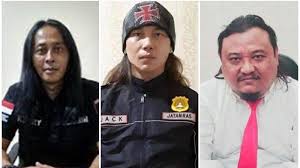Anak perempuannya sudah 3 kali. Rambut Gondrong Celana Jeans Lusuh Dan Menenteng Pistol Inilah 3 Polisi Gondrong Yang Viral Di Setiap Aksi Memberantas Kejahatan Pangkatnya Tak Bisa Diremehkan Semua Halaman Sosok