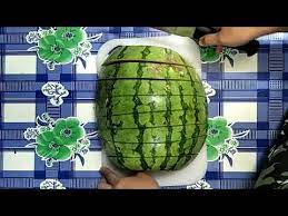 Inilah cara paling mudah untuk memotong mango. Cara Memotong Tembikai Mudah Dan Simple Youtube